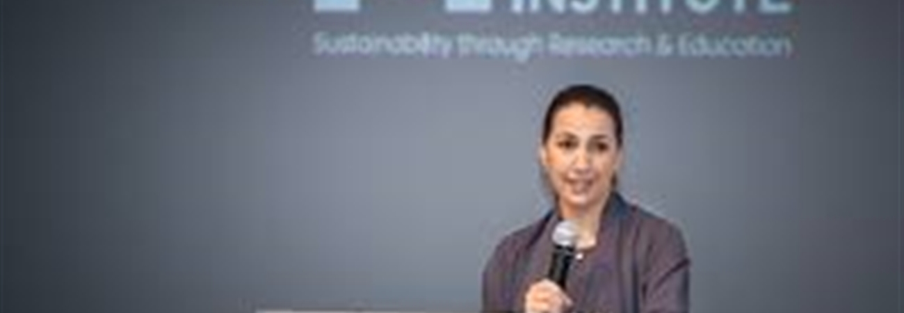مريم المهيري تدعو الشركات المحلية إلى تعميم الاستدامة كمسار لإطلاق حلول مناخية شاملة